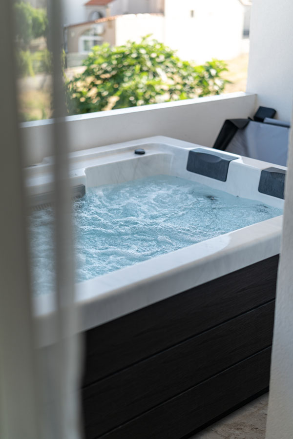Erizen Jacuzzi suites Keramoti Kavala