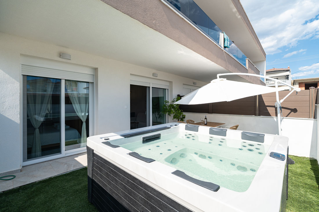 Erizen Jacuzzi suites Keramoti Kavala