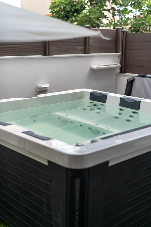 Erizen Jacuzzi suites Keramoti Kavala